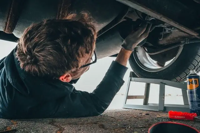 How oil leaking can damage your car