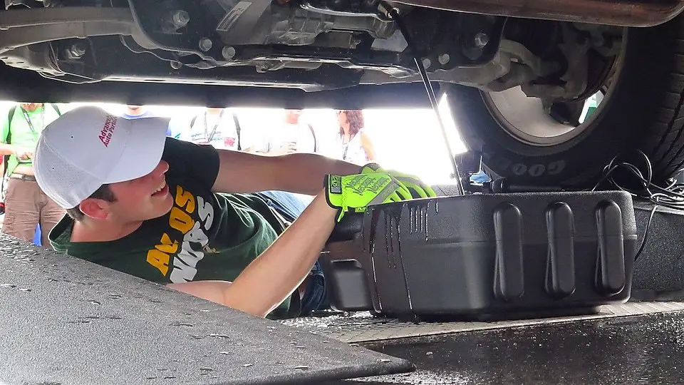 How to Clean Oil Pan After Oil Change Step by Step