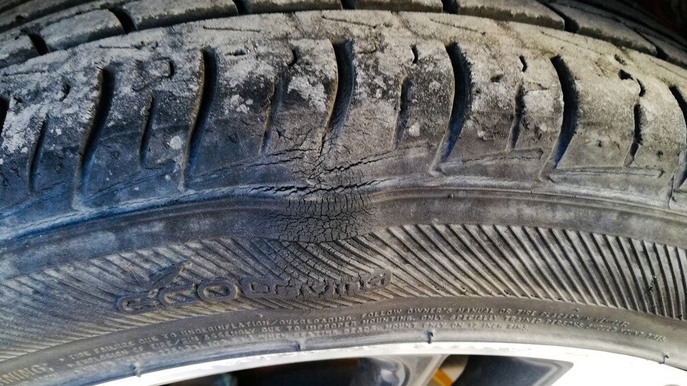 What causes bubble in tire