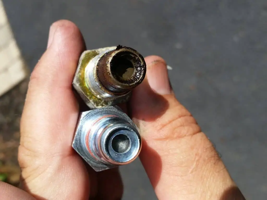 How much oil can a bad PCV valve burn