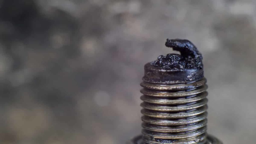 What To Do When There Is Oil In The Spark Plug Well