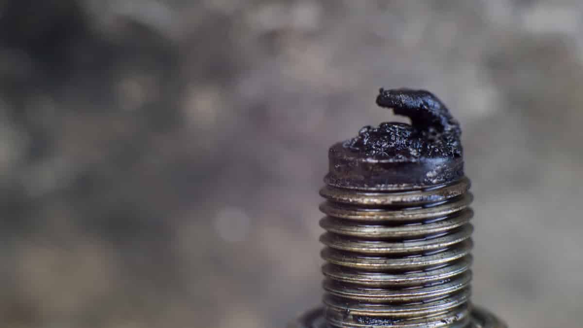 What To Do When There Is Oil In The Spark Plug Well