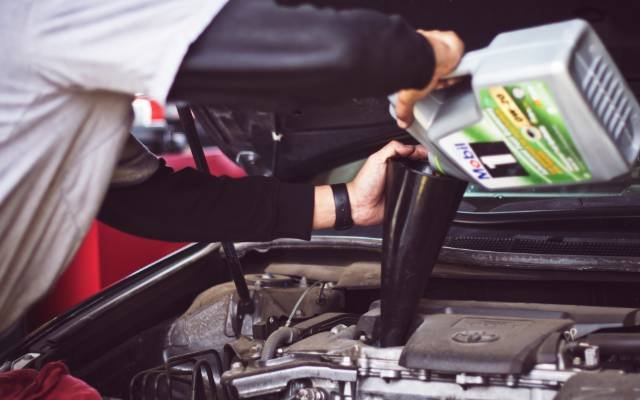 When It's Time to Change Your Oil or Add Oil
