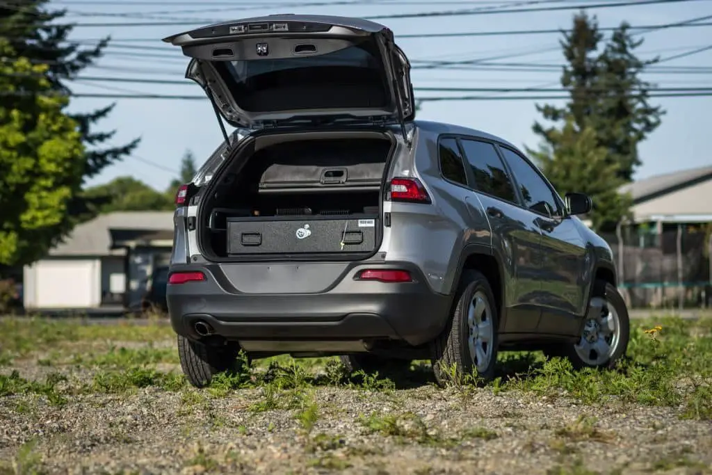 How to Manually Close a Power Liftgate in a Jeep Grand Cherokee